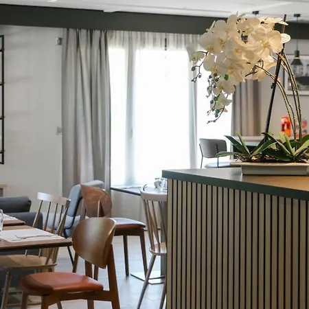 ホテル Campanile Nature - Sud Aeroport 3*