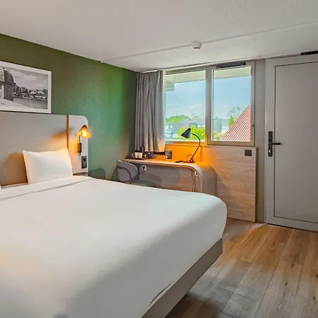 Campanile Nature - Sud Aeroport ホテル 3*