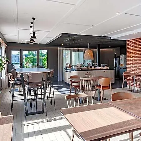 Hotel Campanile Nature - Sud Aeroport 3*
