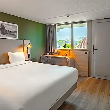 Hotel Campanile Nature - Sud Aeroport 3*