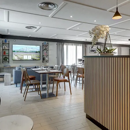 Hotel Campanile Nature - Sud Aeroport Poitiers