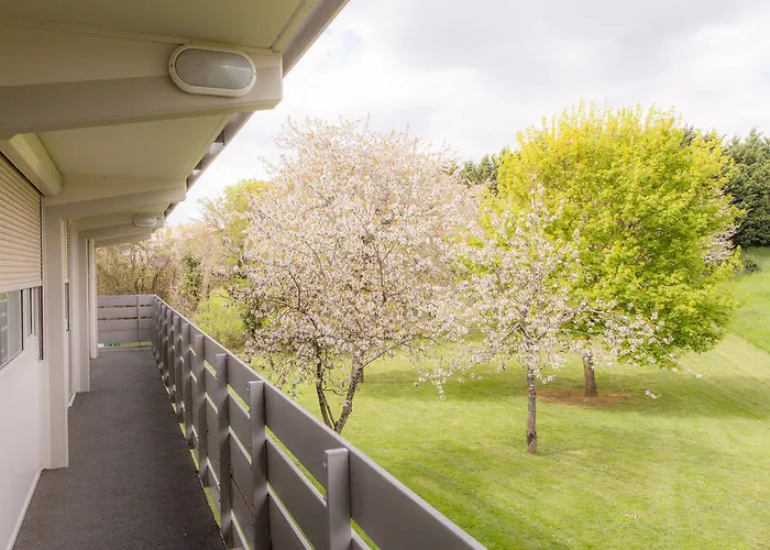 Campanile Nature - Sud Aeroport 酒店 3*