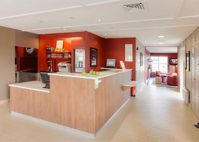 Campanile Nature - Sud Aeroport 酒店 3*