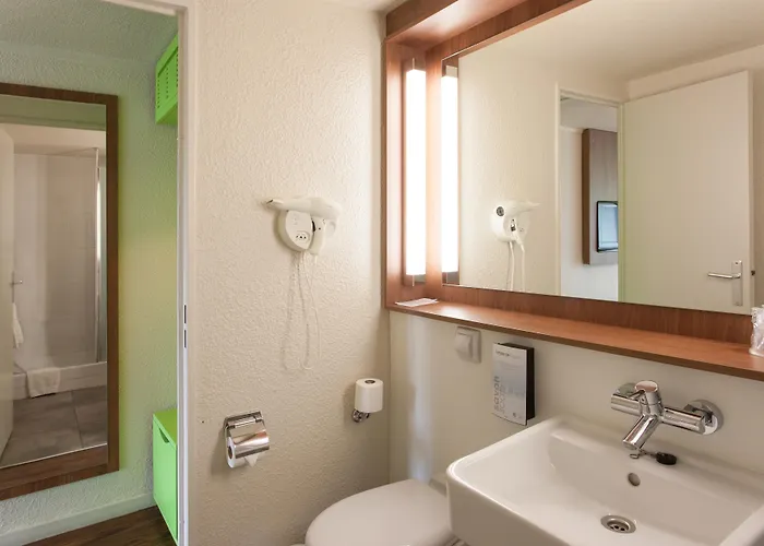 Campanile Nature - Sud Aeroport 3* 普瓦捷