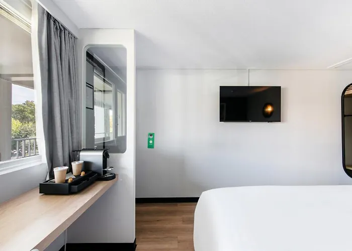 酒店 Campanile Nature - Sud Aeroport 3*