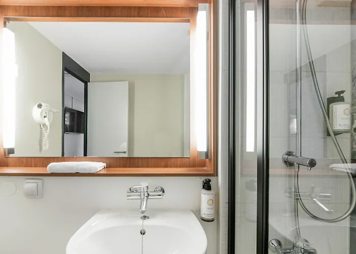 Campanile Nature - Sud Aeroport 酒店