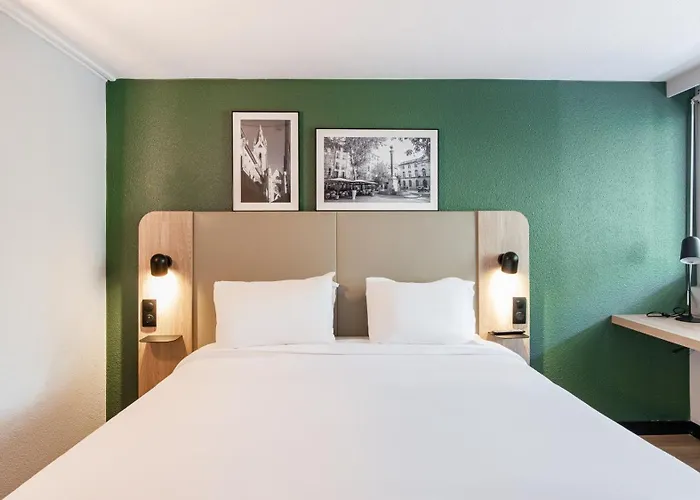 Hotel Campanile Nature - Poitiers Sud Aeroport 3*