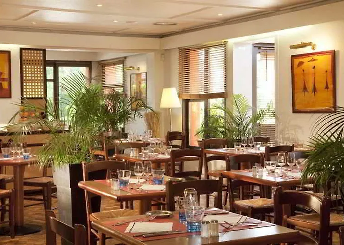 Campanile Nature - Poitiers Sud Aeroport 3*